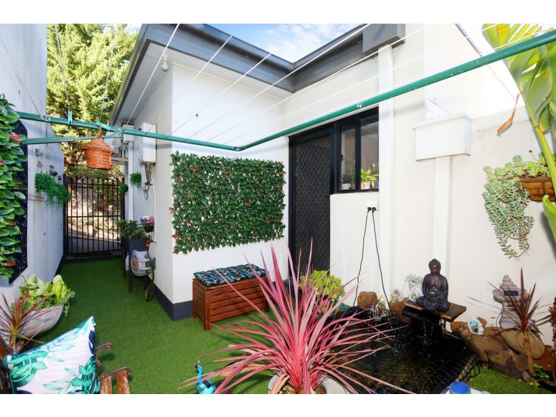 16 Karin Crescent, Glenroy VIC 3046