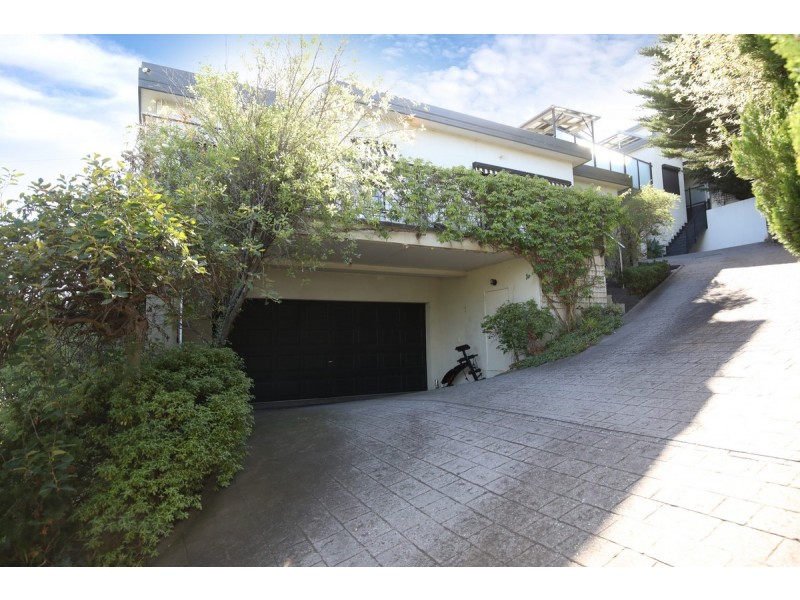 16 Karin Crescent, Glenroy VIC 3046