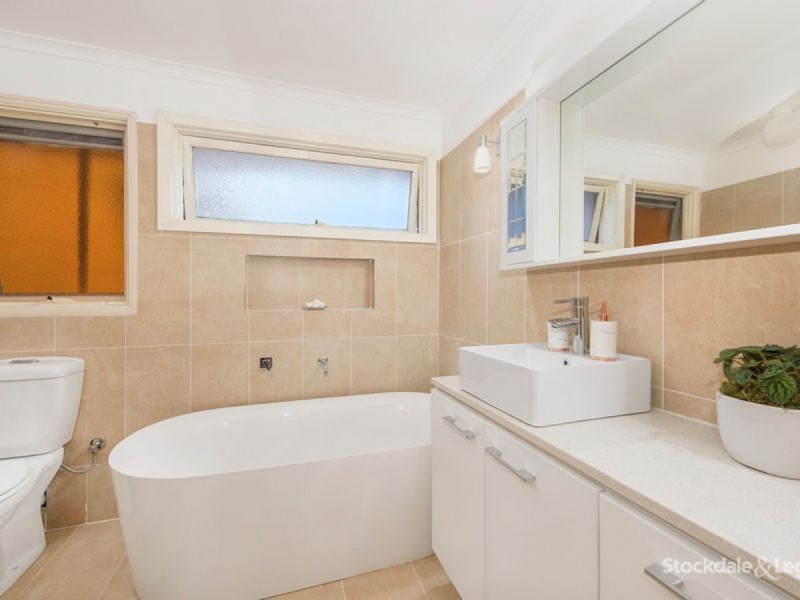 30 Valley Crescent, Glenroy VIC 3046