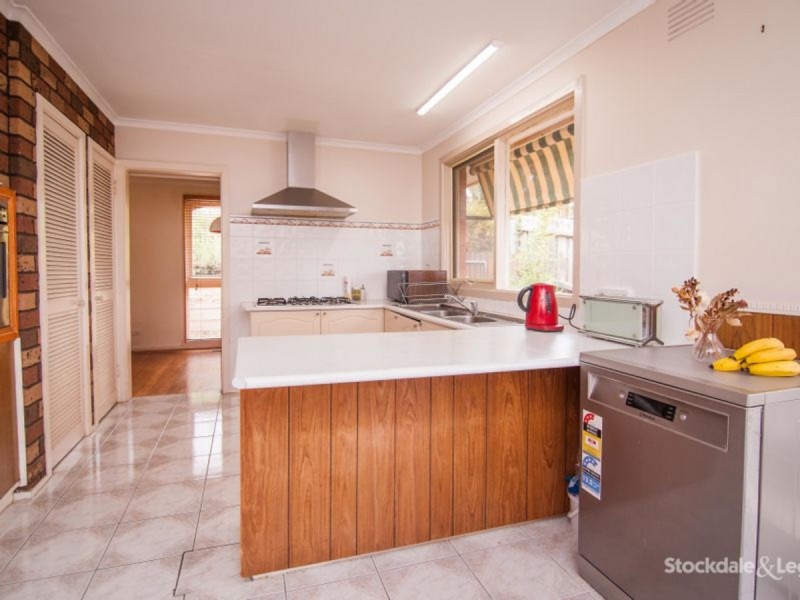 30 Valley Crescent, Glenroy VIC 3046
