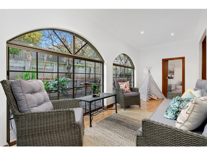 54 Devereaux Street, Oak Park VIC 3046