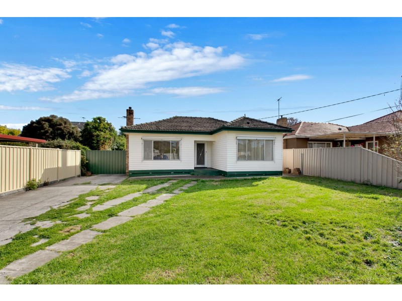 23 Leonard Avenue, Glenroy VIC 3046