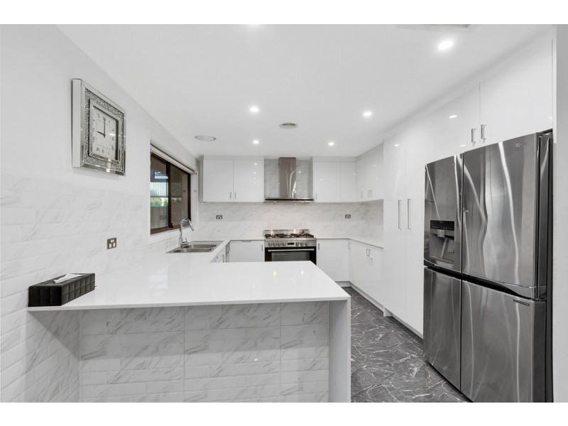 8 Magpie Court, Meadow Heights VIC 3048