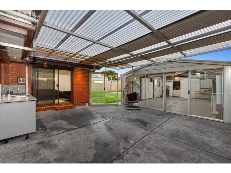 8 Magpie Court, Meadow Heights VIC 3048