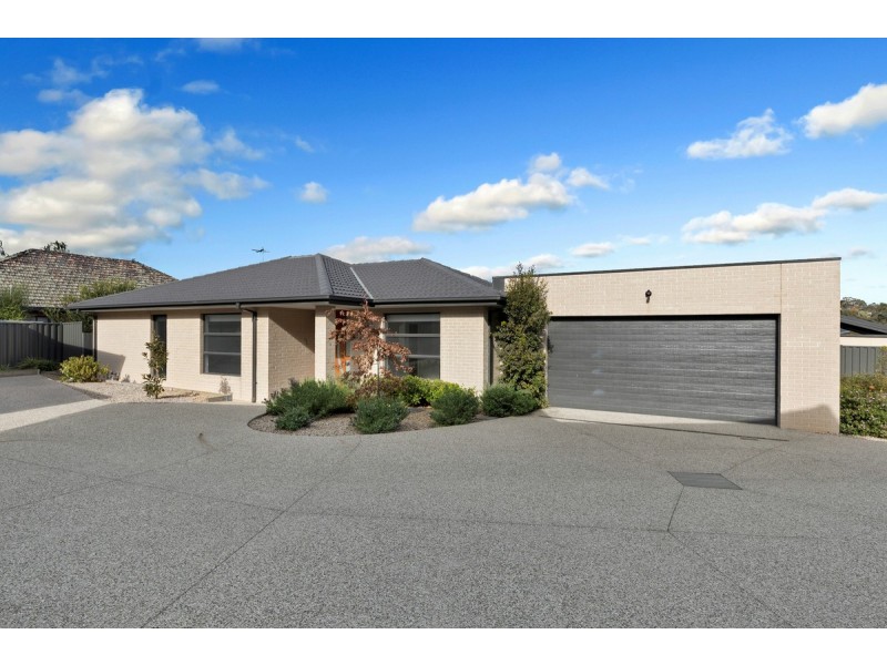 4/10 Valdoone Court, Oak Park VIC 3046