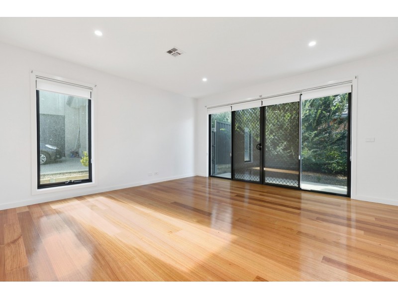 4/10 Valdoone Court, Oak Park VIC 3046