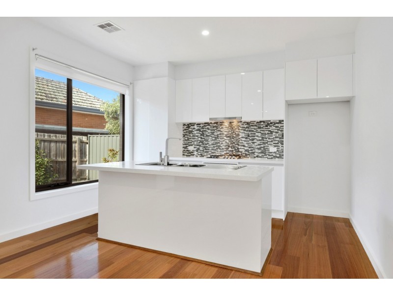 4/10 Valdoone Court, Oak Park VIC 3046