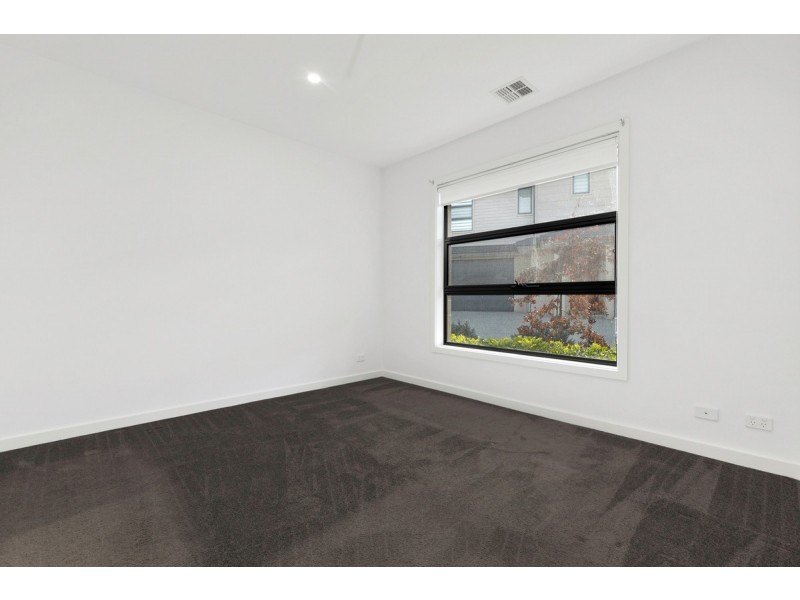 4/10 Valdoone Court, Oak Park VIC 3046