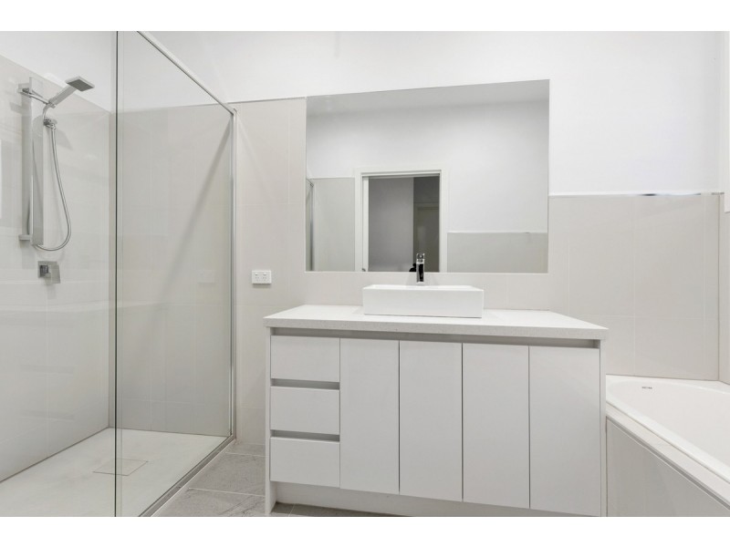 4/10 Valdoone Court, Oak Park VIC 3046