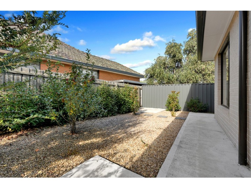 4/10 Valdoone Court, Oak Park VIC 3046