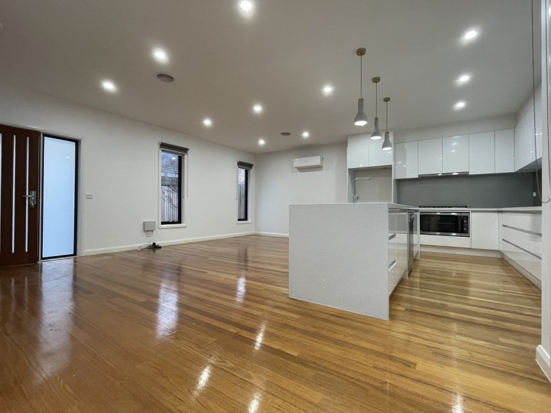 2/42 Hubert Avenue, Glenroy VIC 3046