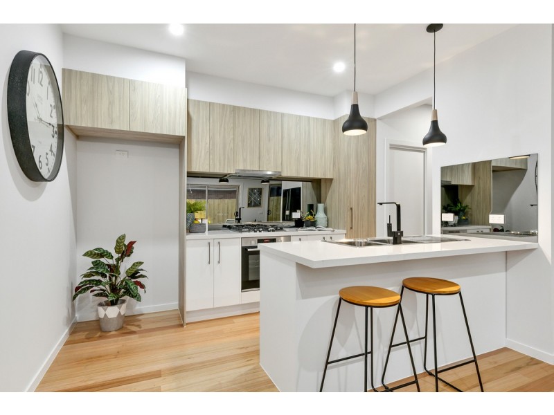 1/10 John Street, Oak Park VIC 3046