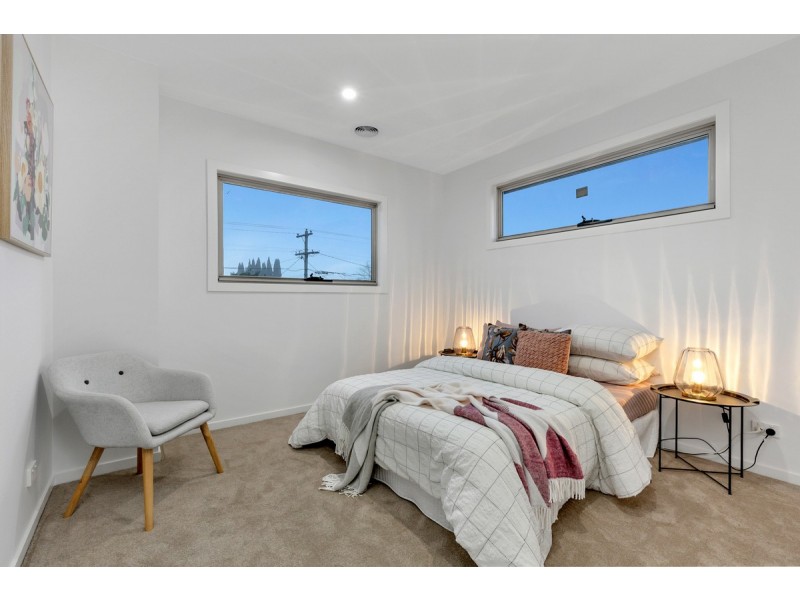 1/10 John Street, Oak Park VIC 3046