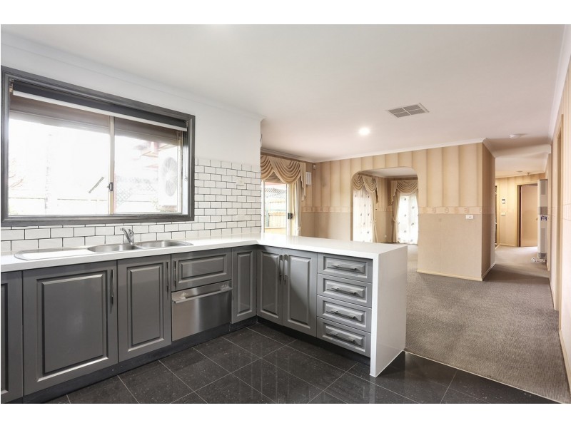 7 LAWRY Place, Meadow Heights VIC 3048