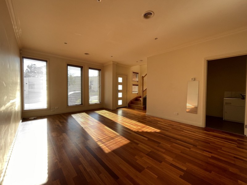 8 Strachan Street, Oak Park VIC 3046