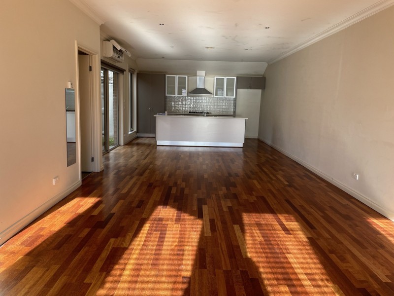 8 Strachan Street, Oak Park VIC 3046