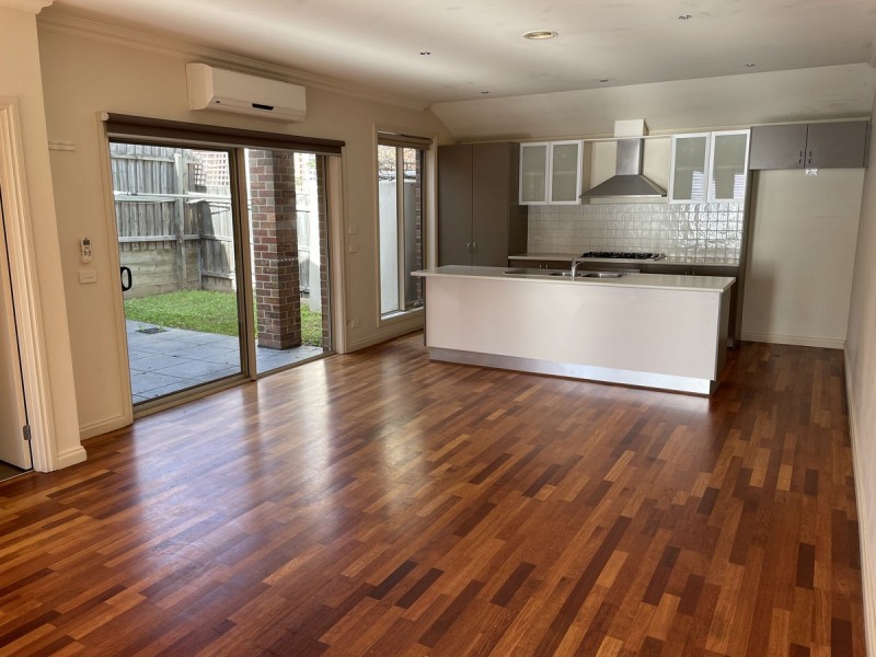 8 Strachan Street, Oak Park VIC 3046