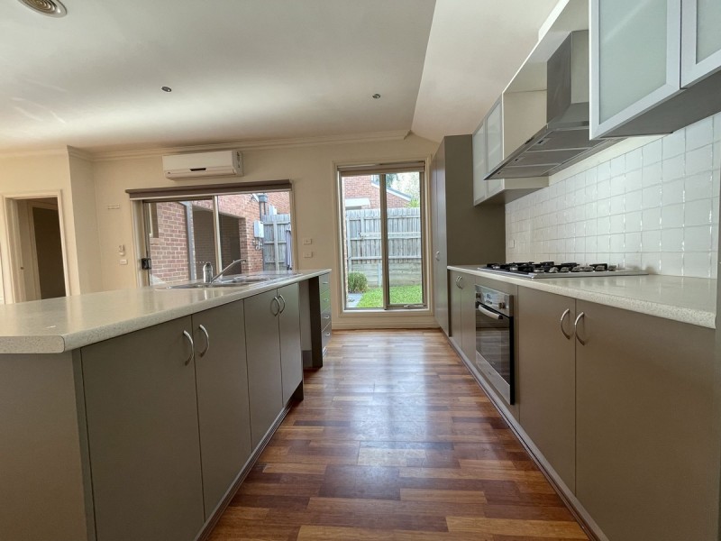 8 Strachan Street, Oak Park VIC 3046