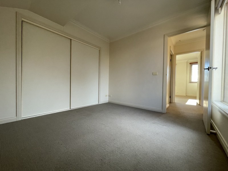 8 Strachan Street, Oak Park VIC 3046