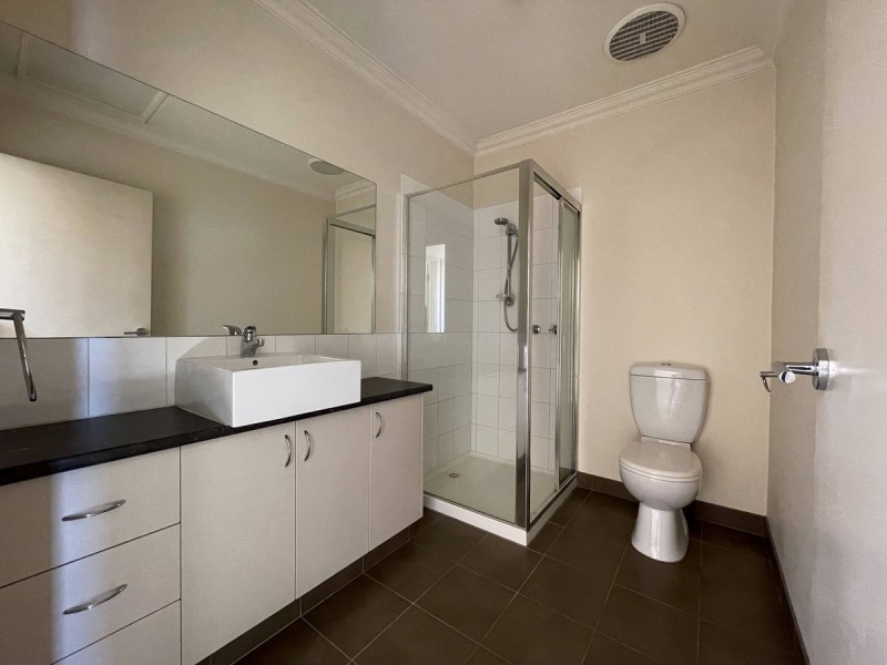 8 Strachan Street, Oak Park VIC 3046