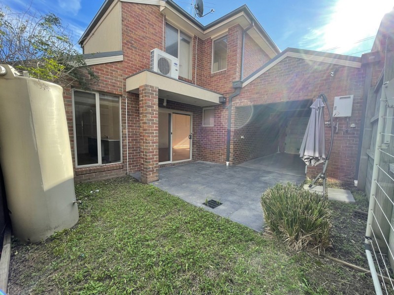 8 Strachan Street, Oak Park VIC 3046