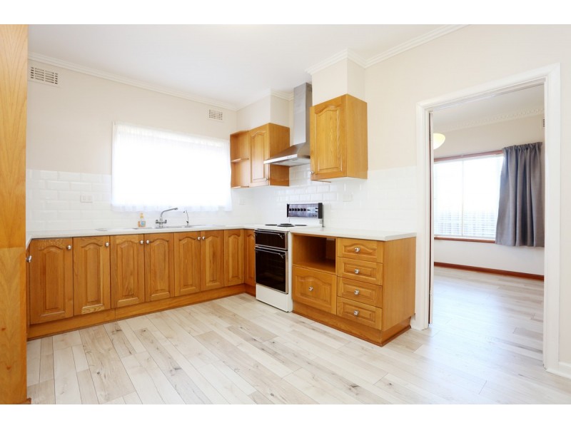 32 Glen Street, Glenroy VIC 3046