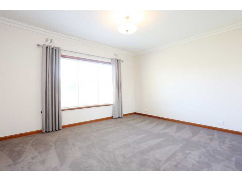 32 Glen Street, Glenroy VIC 3046