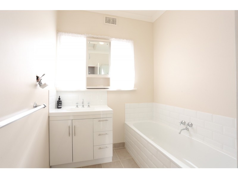 32 Glen Street, Glenroy VIC 3046