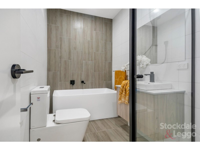 4/10 John Street, Oak Park VIC 3046