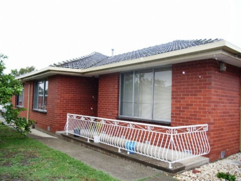 2/11 Logan Street, Glenroy VIC 3046