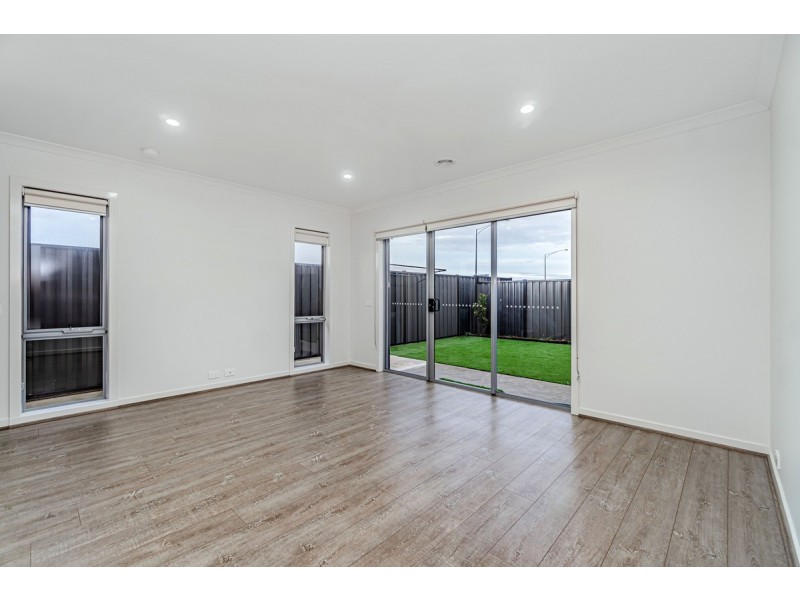 12 Navy Crescent, Craigieburn VIC 3064