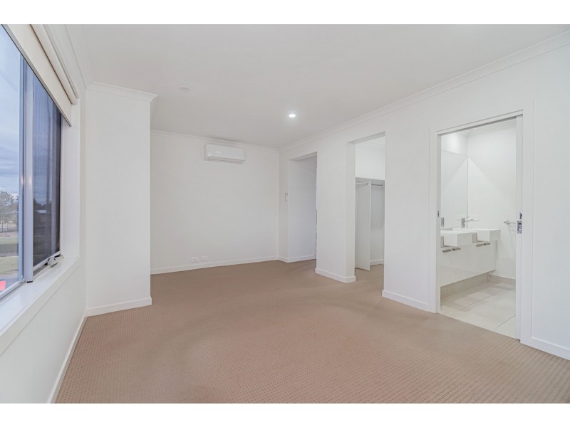 12 Navy Crescent, Craigieburn VIC 3064