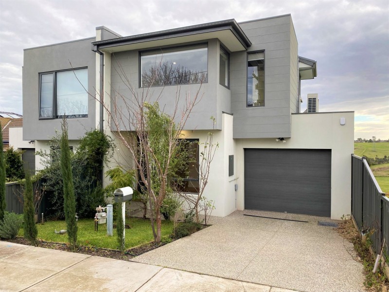 9A Freeland Grove, Jacana VIC 3047