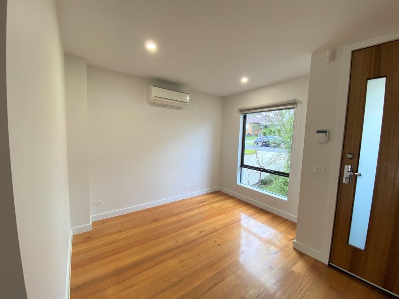 9A Freeland Grove, Jacana VIC 3047