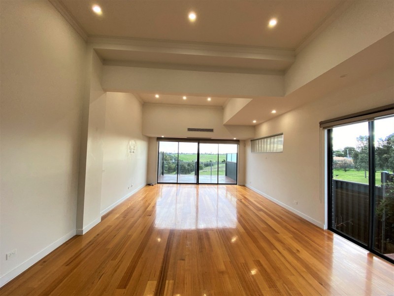 9A Freeland Grove, Jacana VIC 3047