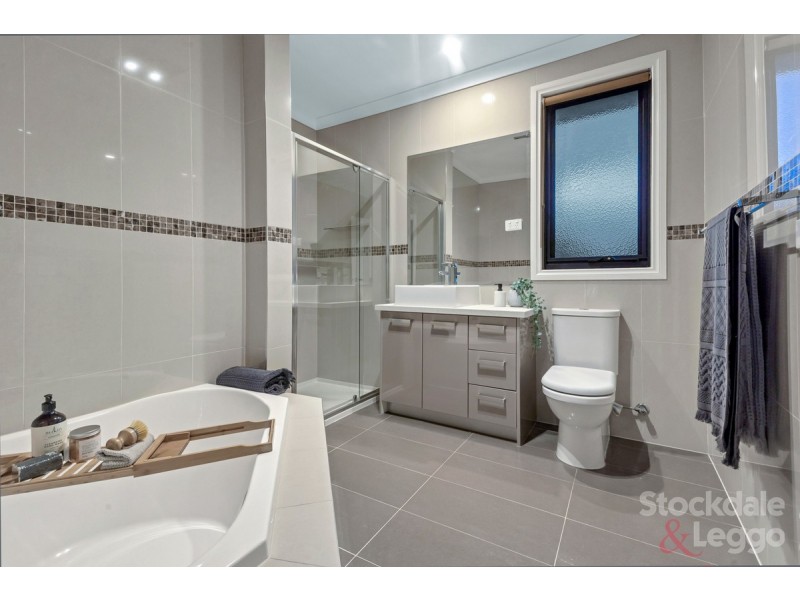 16 Currajong Street, Glenroy VIC 3046