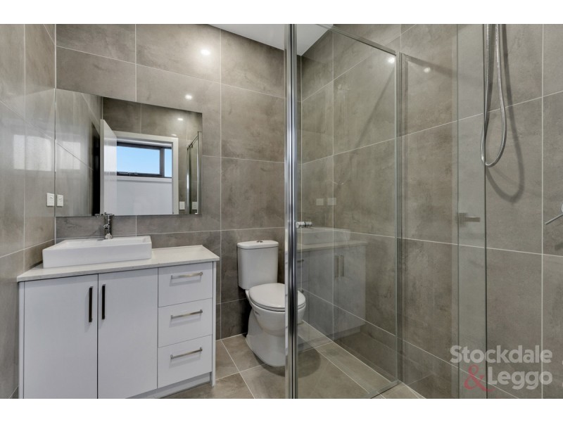 2/73 Hubert Avenue, Glenroy VIC 3046