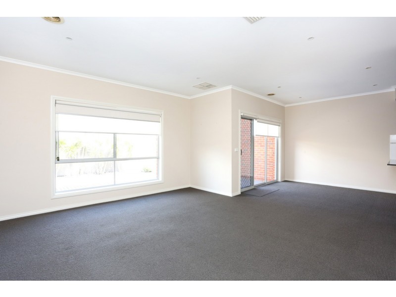 41 Watt Avenue, Oak Park VIC 3046