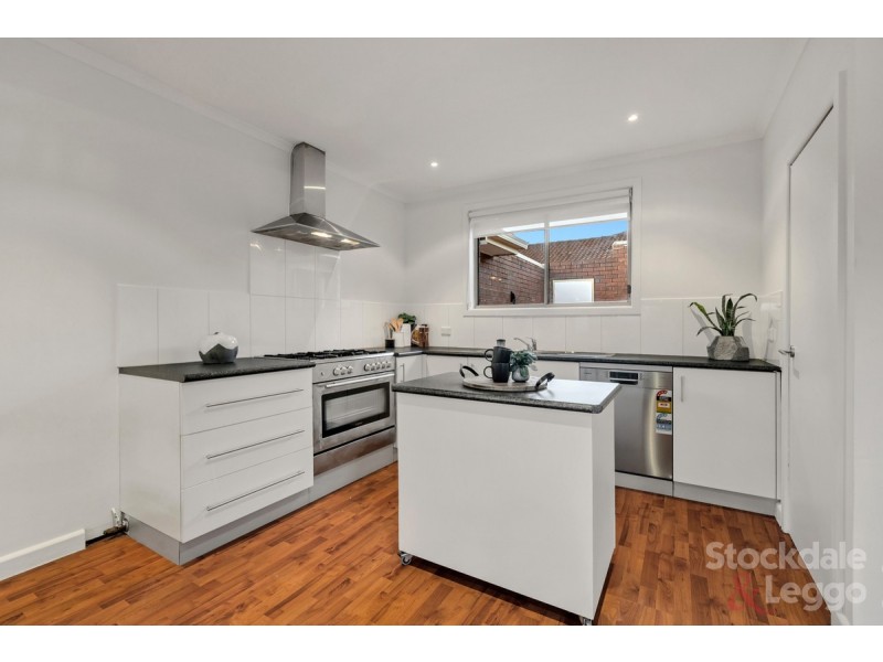 2/42 Winifred Street, Oak Park VIC 3046