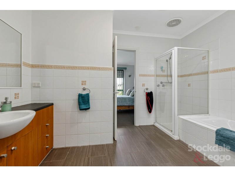 16 Walter Street, Hadfield VIC 3046