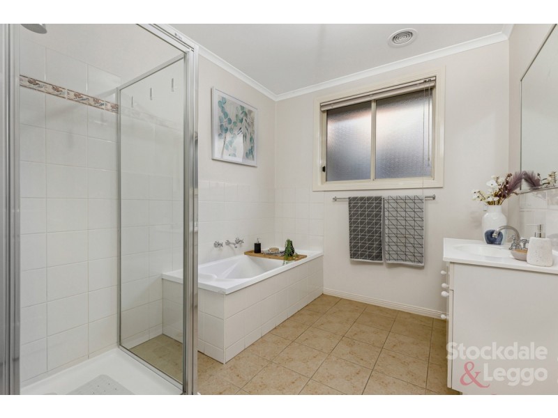 2B Anselm Grove, Glenroy VIC 3046