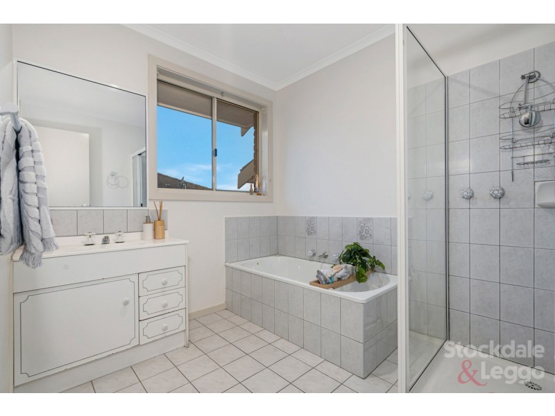 43 Cassinia Crescent, Meadow Heights VIC 3048