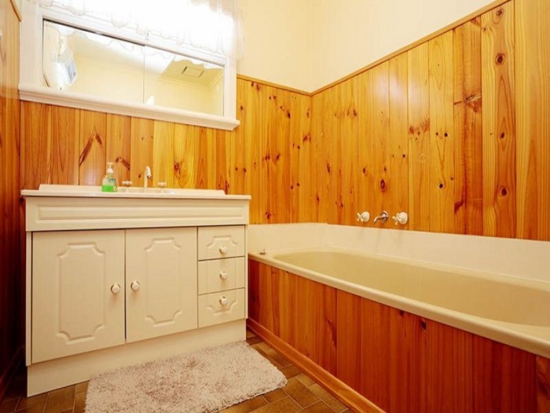 33 Anselm Grove, Glenroy VIC 3046