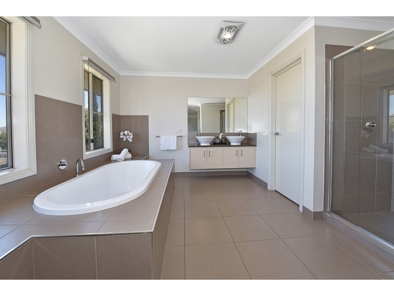 27 Vienna Chase, Lalor VIC 3075
