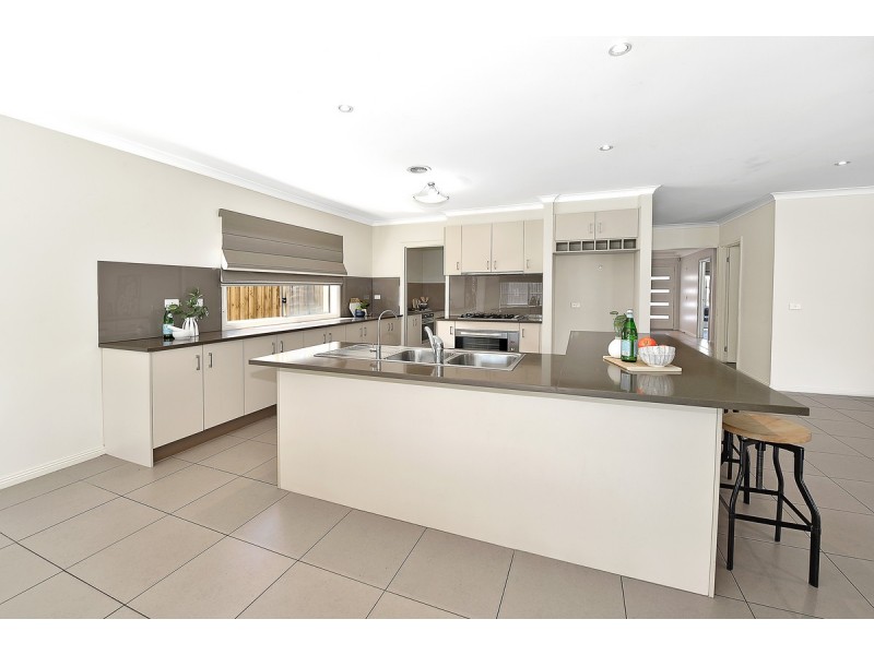 27 Vienna Chase, Lalor VIC 3075