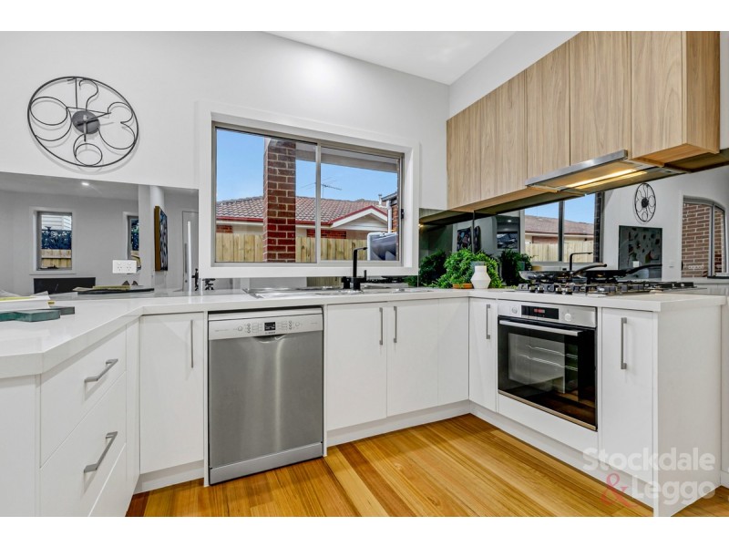 2/10 John Street, Oak Park VIC 3046
