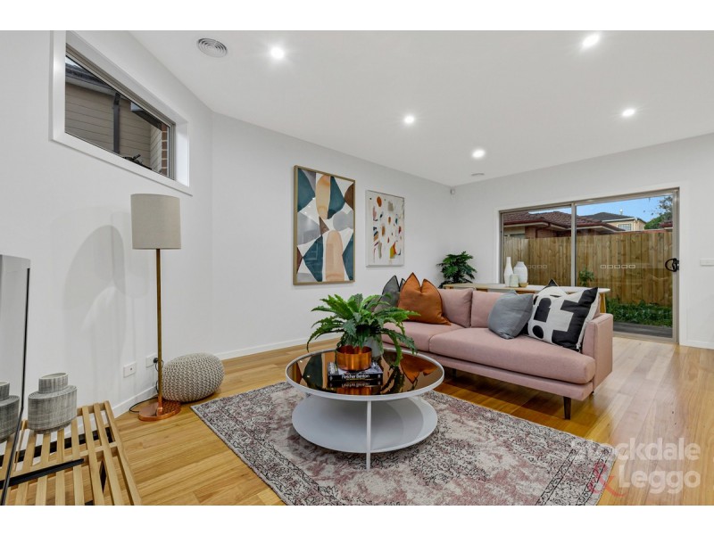 2/10 John Street, Oak Park VIC 3046
