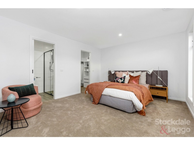 2/10 John Street, Oak Park VIC 3046