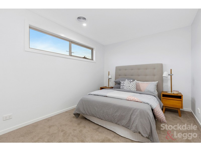 2/10 John Street, Oak Park VIC 3046