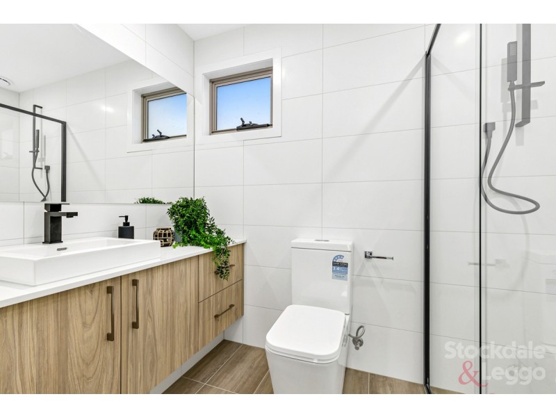 2/10 John Street, Oak Park VIC 3046